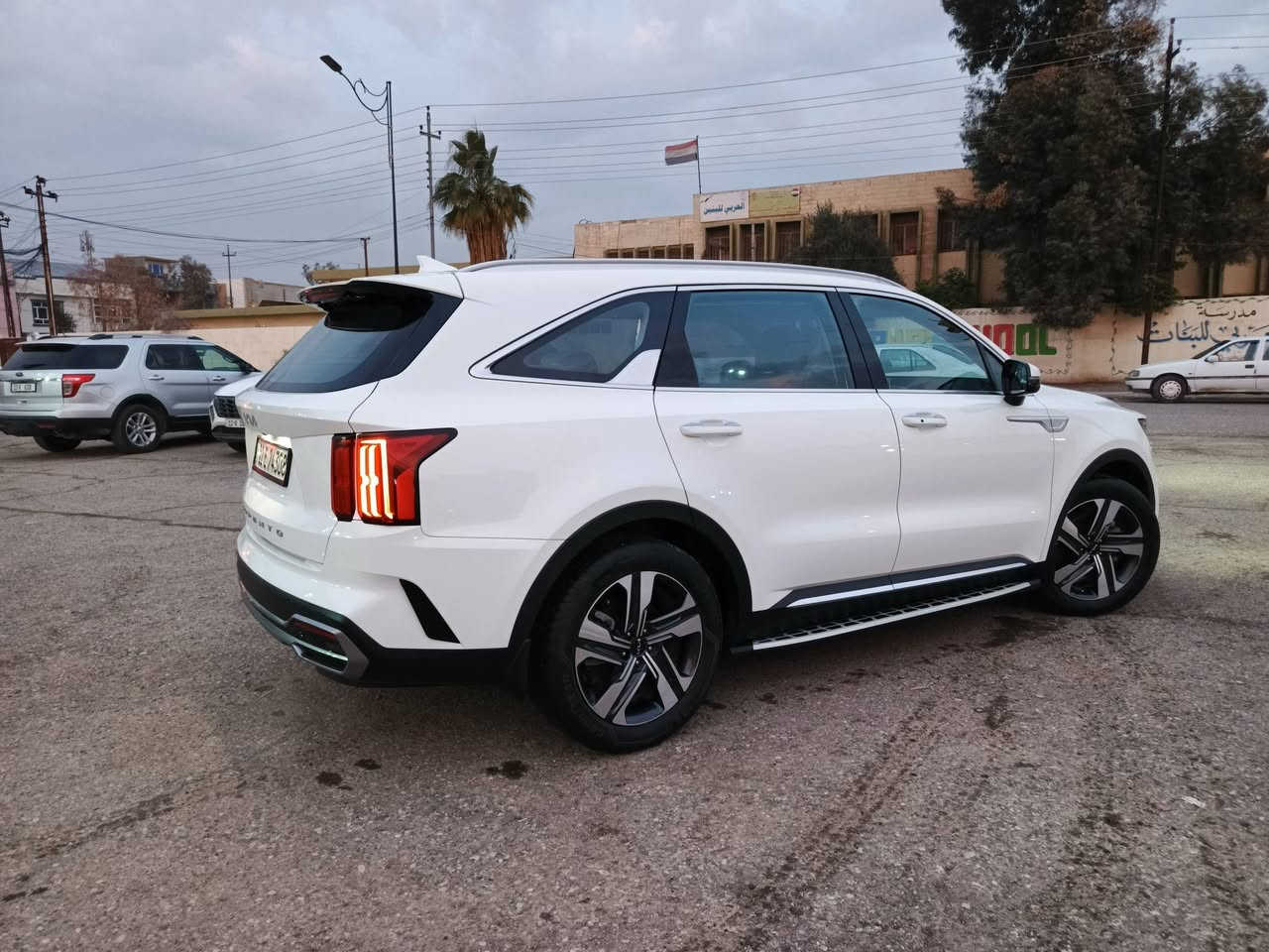 الحـجِيّة للـبـيـع ♡
سورنتو 6 سلندر 2022 
- لوحات اربيل بسمي -
- مكان السيارة موصل -

الموديل : 2022. (خليجي) . 
المحرك  : 6 سلندر 3500cc 
العــــداد :  46 الف كيلو متر . 

المواصفات :
* شاشة عدادات متغيرة.
* كشنات كهرب 
* هاند بريك بصمة . 
* صندوق كهربائي .
* بردات أبواب خلفية . 
* اطار قياس 255/45R19 انج .
* دخول وتشغيل بصمة .
* أنظمة قيادة متعددة .
* شحن وايرلس .
* كاميرا خلفية . 
* المصابيح الأمامية زنون .
* كشافات الضباب زنون . 
* تشغيل عن بعد .
* مقعدين الامامية كهرباء .
* نظام APPLE CARPLAY.
* انارة داخلية متعددة الالوان.
* حساسات خلفية وامامية .
* دوسات جانبية . 
* مكيف خلفي مع وحدة تحكم منفصلة .
* السعر / $𝟮𝟴𝟱 『بيه مجال』.
__
* للأستفسار / ***********
