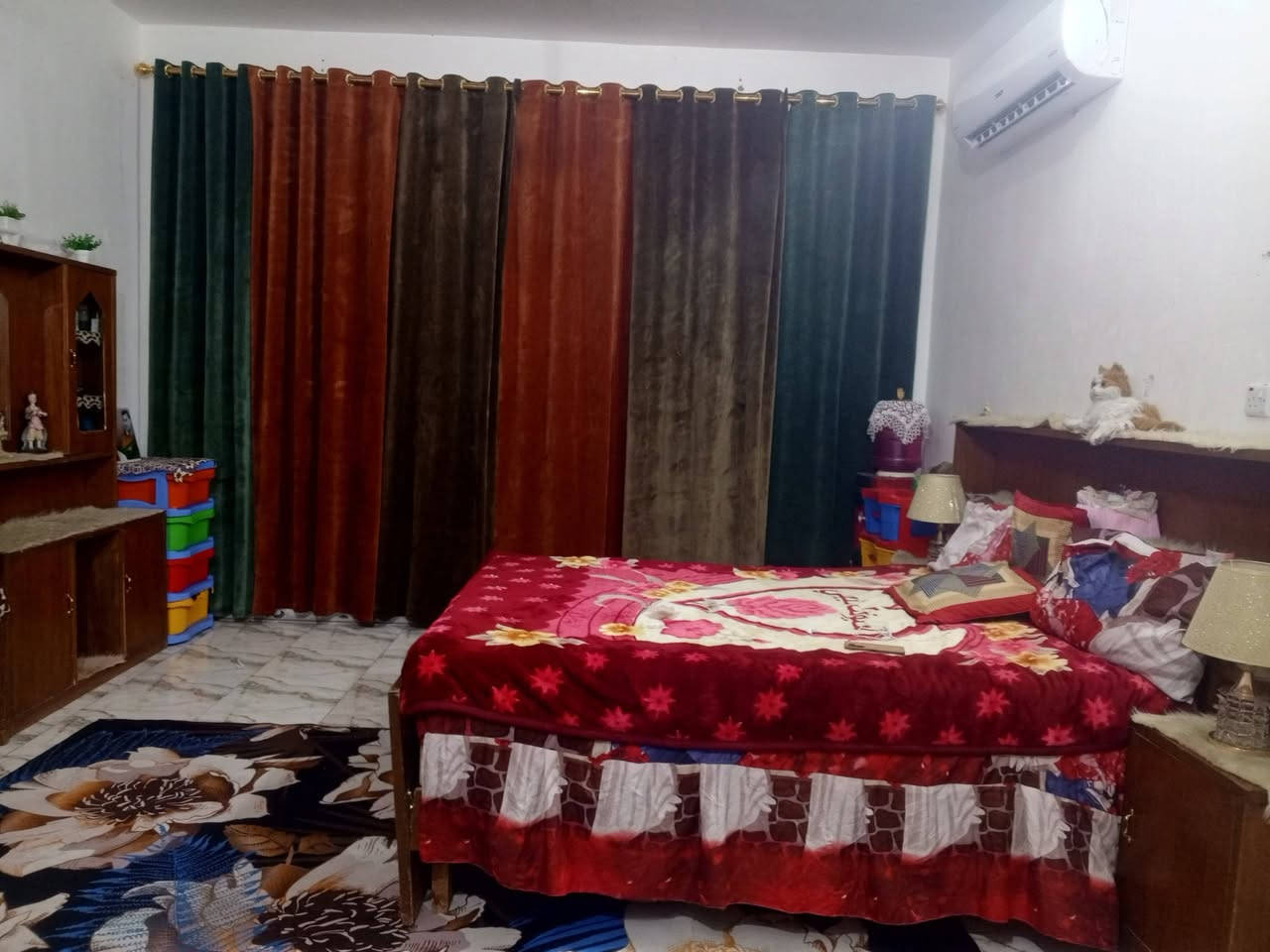 بيت للبيع مساحه 270 متر ركن شارعين حي الحكيم نزله شيهد نزار الرقم ***********

ددددد
