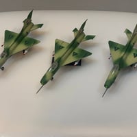 طائرة ميغ-21 • مقياس ١:١٤٤ • مع قاعدة