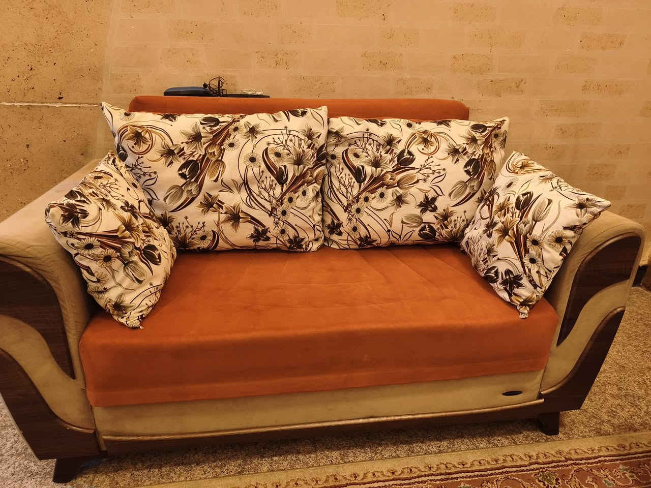 تخم قنفات تركي مخزن حفظ مع وسائد .
مستعمل السعر ٤٠٠ الف بي مجال أن شاء الله مكان كميرة مقابل الجزيرة السياحية. *********** .
