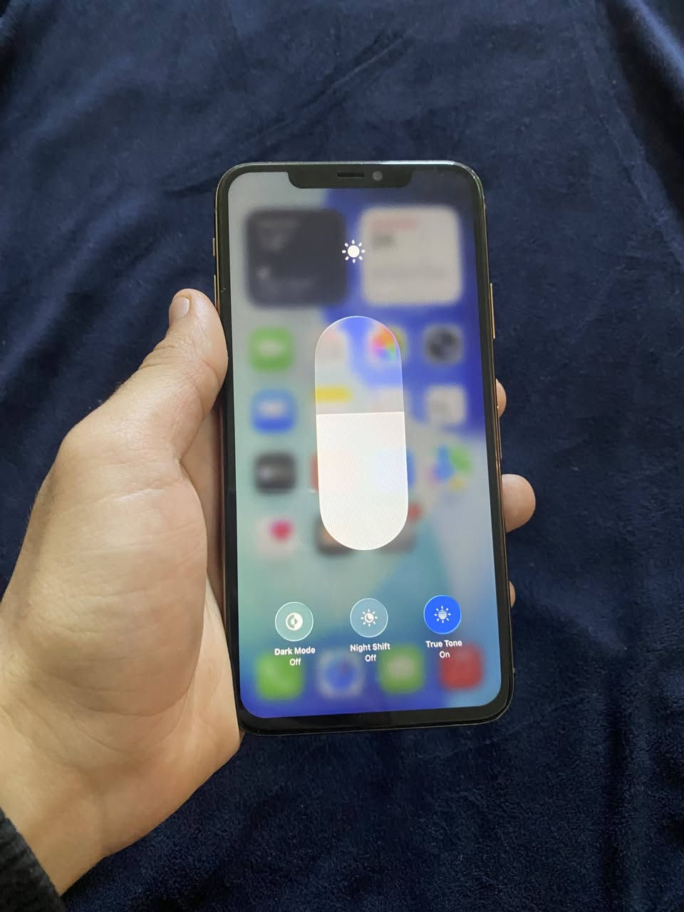 11 برو ماكس 
ذاكرة 64 
بطارية 100🔋
تك سيم 
نموذج M
نظافة 99%
مبدل شاشه نوعية مضبوطه 
فيس ايدي واكف 
سعرو 200 الف بي مجال 
خاص أو اتصال ***********
