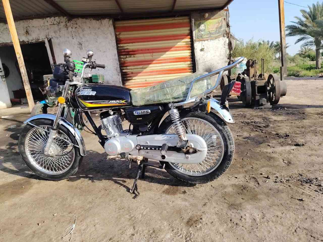 السلام عليكم دراجه تايجر للبيع اوراق موديل 23 مقفوله كفاله كهربائيات كلها شغاله محرك خير محرك خير من الله ما مفتوح السعر 500 وبيها مجال مكاني بالحمزه الغربي والاستفسار على هذا الرقم ***********
