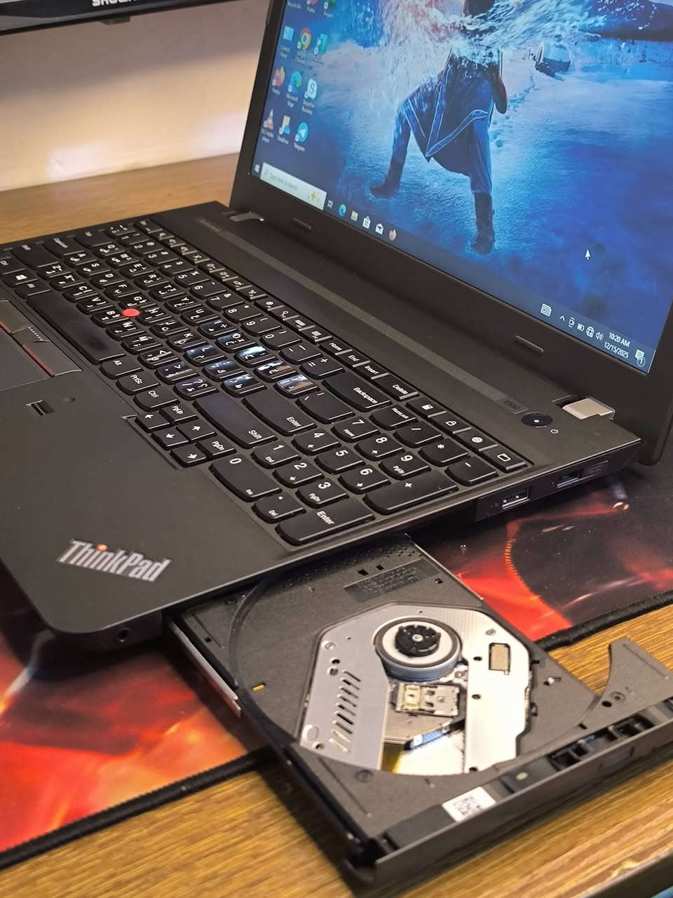 الكوراي سفن الخامس بXXX 🔥
لابتوب يجمع بين القوة والاناقه والسعر التنافسي ✨💫
Lenovo thinkpad E550

المعالج : core i3/i5/i7 الجيل الخامس 
كرت الشاشة: 4 كيكا انتل 

الرام: 8 كيكا سلاسة عالية 🏎

الهارد: 120 كيكا SSD قابل للزيادة 🗄

الشاشة: حجم كبير  15.6 انش دقة ممتازة 🖥

كاميرا أمامية 📷
كيبورد عربي انكليزي ✍
بطارية ممتازة تشغل من 2 إلى 5 ساعات 🔋
 اللابتوب يحتوي على كافة التطبيقات الأساسية ✨
تطبيقات الأوفيس مفعله ✨

مع هدايا
ماوس وماوس باد 🖱
جنطة لسهولة التنقل 💼
شاحن اصلي 🔌

الضمانات: 
ضمان فحص كامل قبل الاستلام والدفع 💳

ضمان اسبوع كامل 💯
.......................
اللابتوب ممتاز جدا للموظفين والطلاب ومثالي لاصحاب المكاتب والطابعات باستخدام الوورد والاكسل وممتاز لمشاهدة الأفلام واليوتيوب بجودة عالية وسلاسة فوق الخيال
.......................
يتوفر توصيل لجميع المحافظات 🚗

السعر:
i3: 169 الف
i5: 189 الف 
i7: 204 الف
يتوفر خصم للكميات 🌟
للاستفسار: ***********
@Abod1iq
