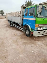 سيارة للبيع • شاحنات