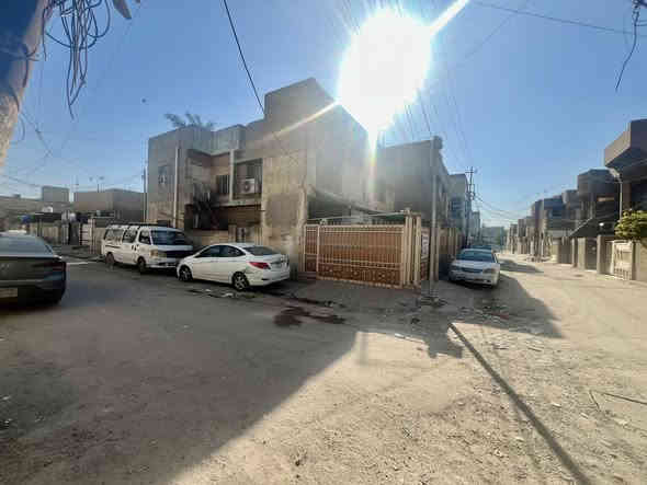 دار للبيع …
الامين الثاني / قرب فلكة الحدادين
المساحة 157.5 متر
ركن وجهين 10.5 م / 15 متر
سند مستقل باسم شخص واحد
يحتوي على 6 غرف وهول ومطبخ و 4 حمامات ومرافق
الطابق الاول صالة استقبال ضيوف مع حمام وهول ومطبخ وغرفة نوم وحمام ومرافق معزول شرقي وغربي
الطابق الثاني شقتين بواقع غرفتين وحمام لكل شقة والهم درج خارجي وباب معزول خاص
وكراج يتسع لسيارتين 
للاستفسار عن السعر واي تفاصيل اخرى الاتصال بالرقم *********** بيه واتس اب
