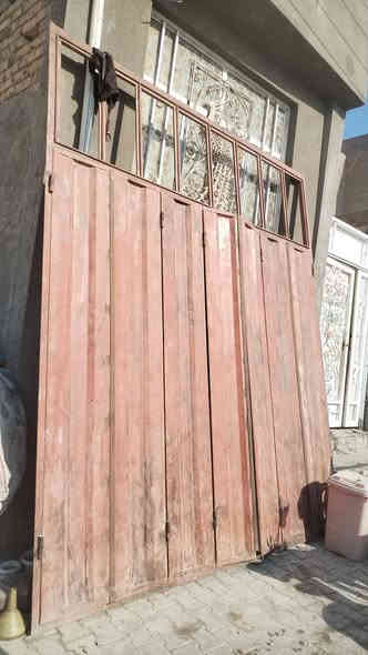 #للبيع
*********** واتساب

باب دفتري  تفصال ثقيل
چرچوبه زاويه 5ملم
الطول 4متر
العرض 3.5
