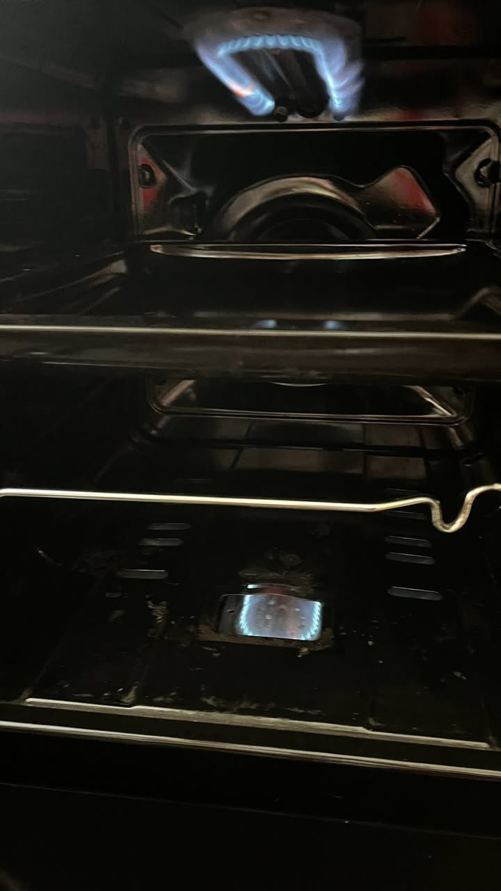 طباخ للبيع نظيف لوك السعر ٧٥ الاتصال عالرقم ويوجد خدمه توصيل ***********
