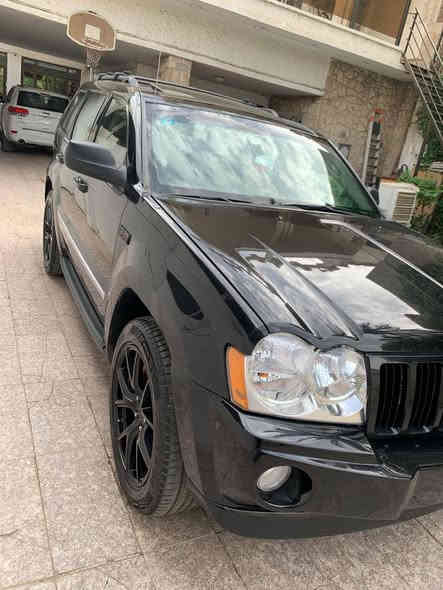 يرجى قرائه التفاصيل قبل الاتصال جيب لاريدو ٢٠٠٧ محرك  هيمي ٨ سلندر ٥٧٠٠ فول مواصفات فتحه سقف كشنات جلد كهرباء تدفئه بلكشنات شاشه كامره تحكم ستيرن فور ويل شغال  تبريد ثلج  قطعتين  ويل ٢٠ SRT مكينه كير صدر اكسل مكفول بيها صبغ جاملغ خلفي يسار وامامي يسره ايرباك مال برده فقط طاك  الباب الاماميه اليمين صار بيها شخط جوه التريشه ونصبغ على كده  رقم بغداد مشروع وطني هزه جديده بسمي تحويل ثاني يوم السعر 110 ورقه وبيها مجال بسيط جدآ حك الجيه بعد المعاينه مكان السياره بغداد اعظميه للاستفسار ***********
