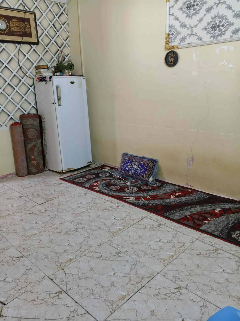السلام عليكم بيت للبيع زراعي ملحق حي الجمهوري خلف بيت رائد جابر بالزراعي مساحته 100م يحتوي على غرفة نوم واستقبال وصاله ومطبخ بناء طابوق رباط كونكريت كافت الخدمات موجوده ماء كهرباء مجاري لاستفسار ***********
