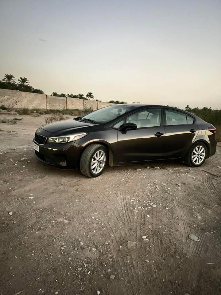 سلام عليكم 
سيارة فورتي موديل 17 وارد امريكي رقم بغداد مصبوغة عام ما عدا القماره اثر جراد وطخه بالباب السايق والجاملغ مبدل الامام جهة السايق بدون دواخل كير كحرك مكفولات مسويلها ادامة جديده تبريد ثلج 
مكاني بغداد الدوره 
السعر 105 
***********
