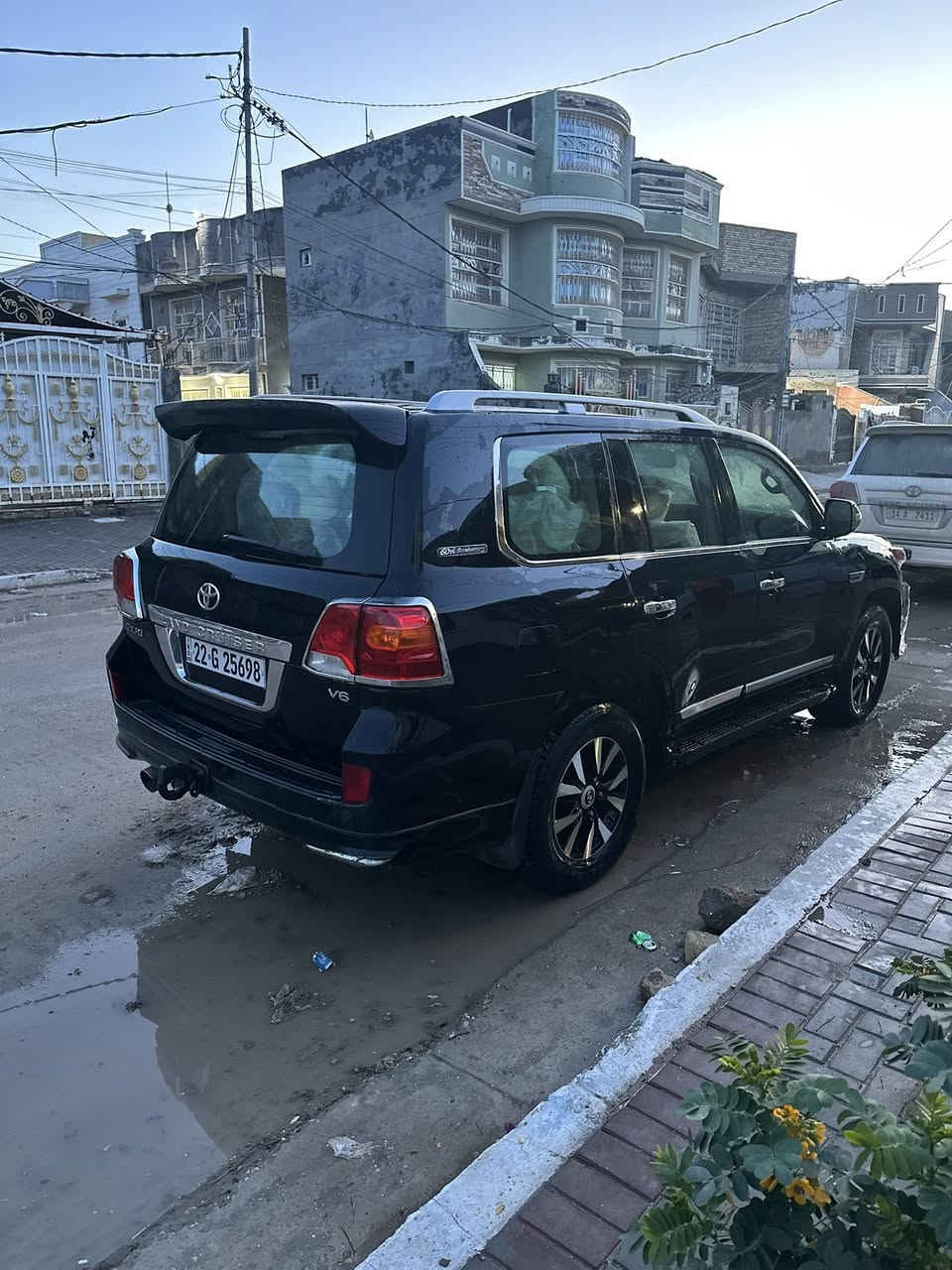 سلام عليكم لاندكروز 2011 ستينية فول مواصفات مكفولة من صبغ بيها بارد بسيط موجود في السونار رقم اربيل تحويل او وكالة محرك ٦ كير ومحرك لا تنقيص ولا تبخير مكانها ديوانية السعر 280 بيه مجال استفسار ***********
