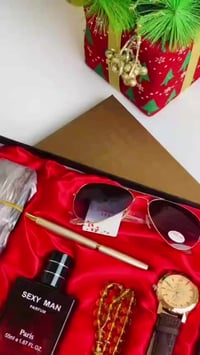 بوكس رجالي • ساعة مقاومة للماء • حزام جلد طبيعي