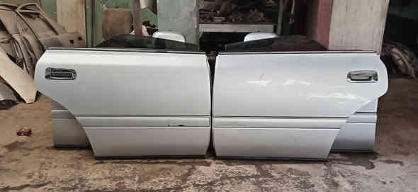 السلام عليكم لبيع أبواب مال راس الثور لون سلفر كاملات جدد ***********
