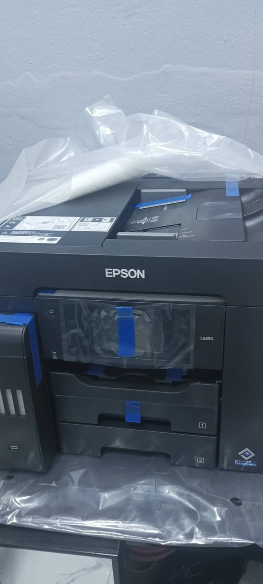 طابعه نظيفه زيرو بعد ما مستعمله إيبسون رقم طابعه L6550 سعر 900 بيها مجال للاستفسار اتصل ع ***********
