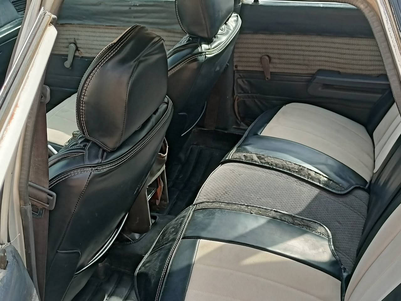 كراونا للبيع موديل 85 نضيفه محرك شرط مكان موصل الايمن للسفسار /(***********)
