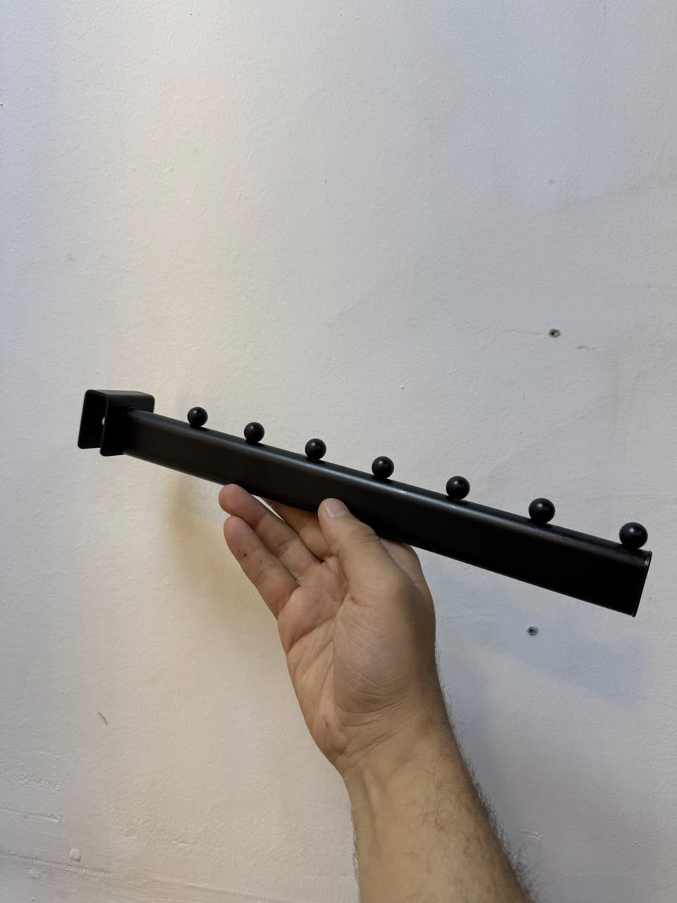 السلام عليكم بوري تعليك 10 قطع طول البوري 3 متر يجي ويا القاعده مالته ستاند الطالع عرض القطعة 60 سم متوفر12 قطعه والستاند الطاب 7قطع 
بوري تعلاكة بي فواصل 7 قطع بوري سجه 5 قطع 

رفوف حديد موديل الحديث 15 رف 
تعلاكه شامو 94 قطعه 

رقم التواصل واتساب 
***********
