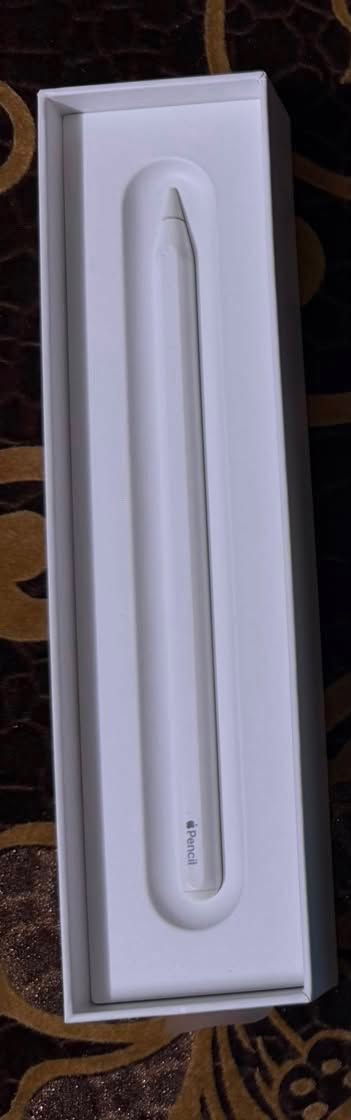 السلام عليكم ورحمة الله وبركاته
قلم ايباد جيل الثاني
نضيف جداً استعمال قليل 
غراضة كاملة كارتونة اصلية
جداً نضيف وسلس معروفة مواصفاته 
السعر  ١٠٠ وبي مجال جداً بسيط حك الجية
مكاني (نجف حي الجامعة)
 للاستفسار 
*********** 
واتساب وخط
