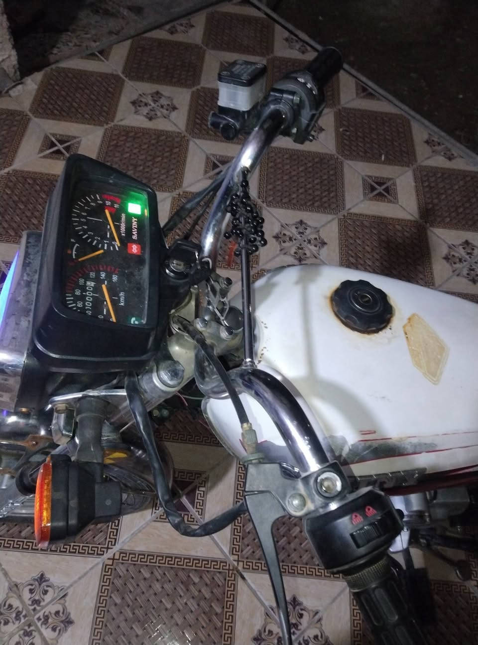 دراجه سيفان موديل2020 للبيع دراجه خير من الله 
مابيه نقص اوراق كامله سعره425وبيه مجال للشراي 
العنوان ديالى المقدادية الرقم***********
