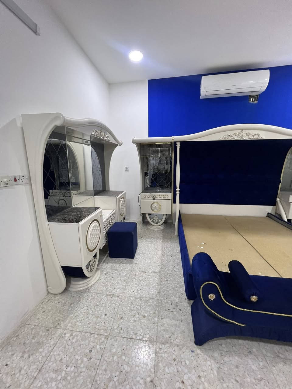 غرفه تركيه للبيع 💯
سلام عليكم غرفه تركيه تكمه 8قطعه  السعر 2مليون ونقل وشد عليه والعنوان بغداد الكماليه _البستان 
للاتصال او الاستفسار اتصل على هذا رقم ***********
