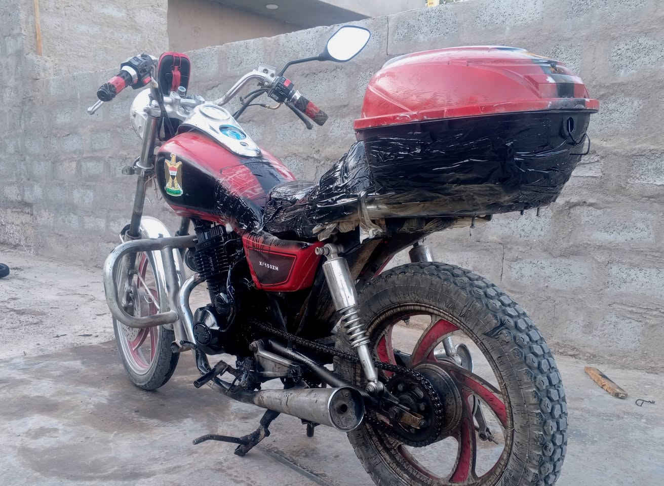 دراجة جني دبل صالنصة
دراجة اعتمادية و اقتصادية نادرة الاعطال 
تشغيل نگرة سلف + 5 گير + محرك ما مفتوح 
ديرلها بانزين  ودهن وتوكل ع آلله 
السعر350 الف وبيها مجال حگ الجية 
العنوان بغداد التاجي قرب جسر الدوار.

‏‪***********‬‏
