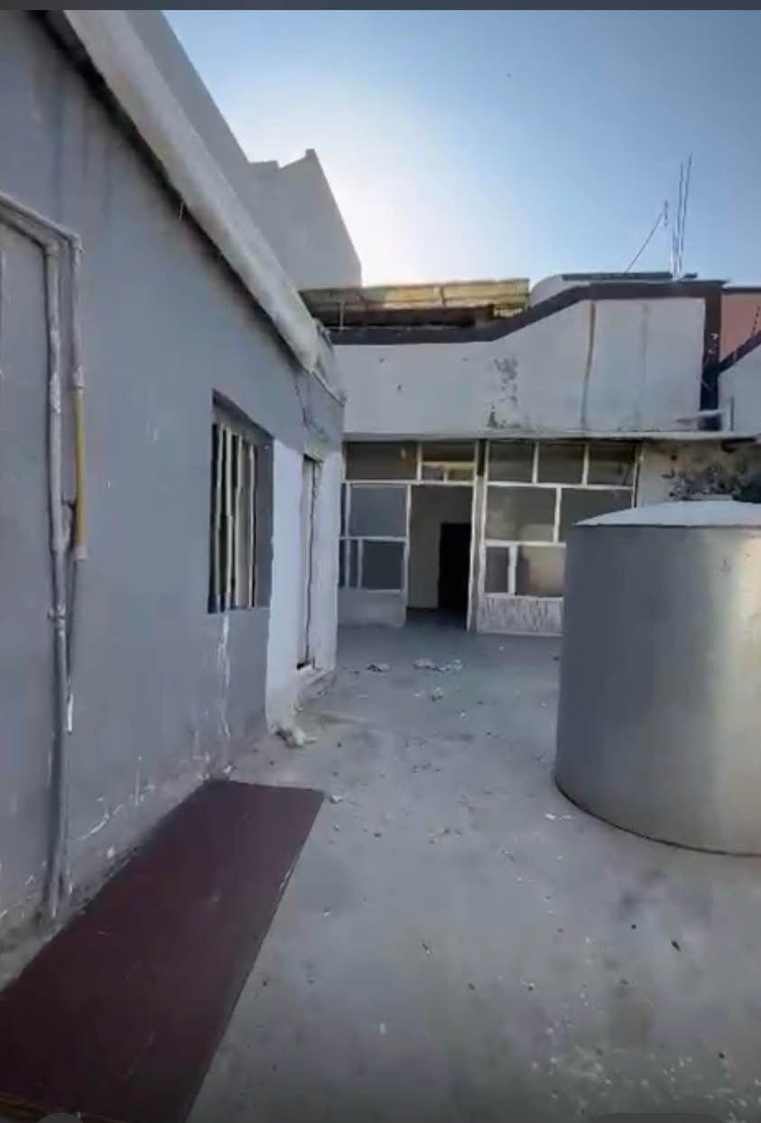 خانوو لە گەرەگی ٩٤ باداوە بە روبەری ١٦٠مەتر بۆ فرۆشتن بەتالە نرخی ٤٥٠٠٠$ مجالی تیدایە
بۆ زانیاری زیاتر پەیوەندی بکەن بە
*********** أربيل, العراق
