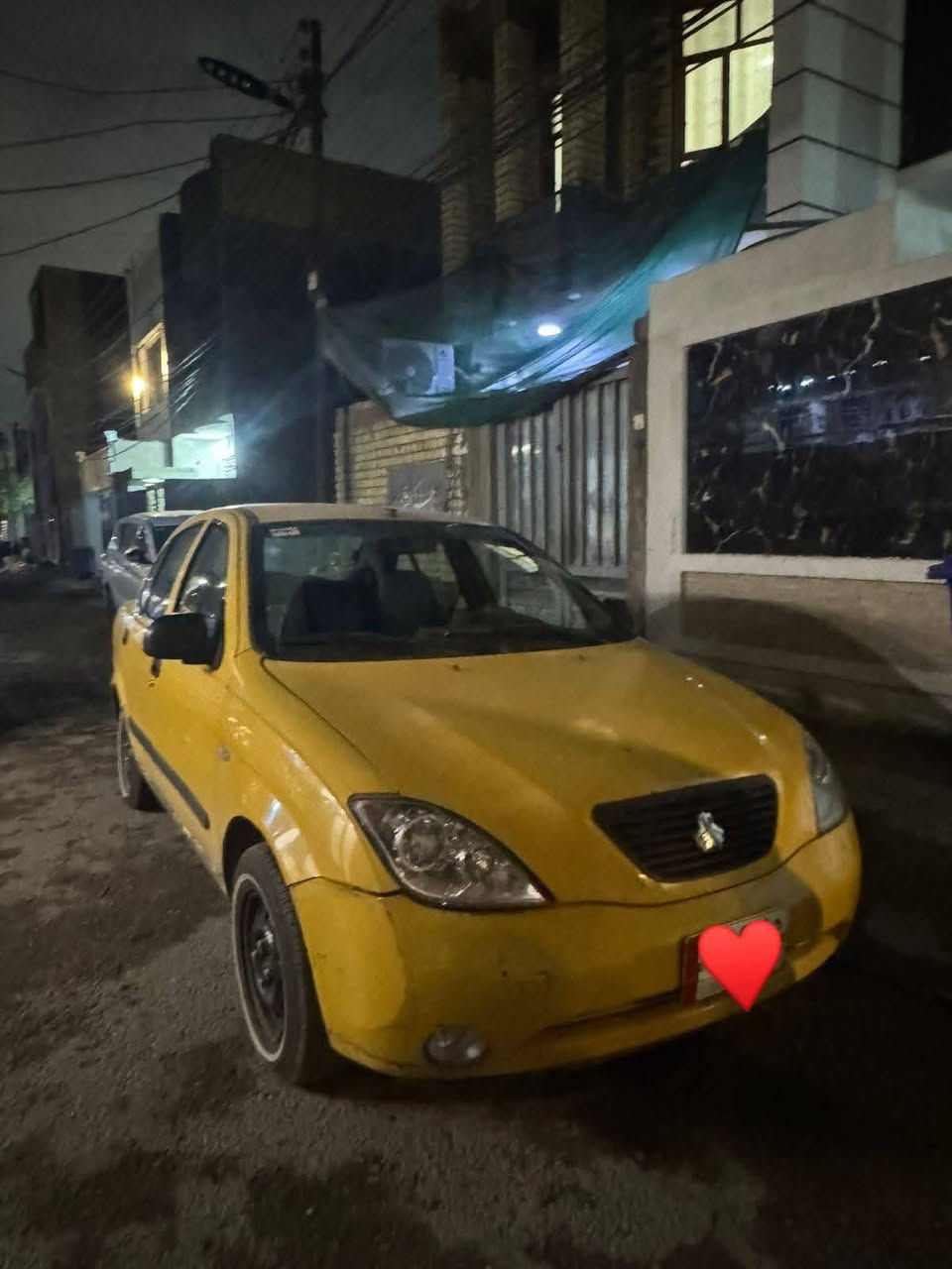 السلام عليكم طيبه ٢٠١٥ السياره جاهزه تخم تاير ابو الخط جديد تخم ويل جديد تعمير جديد بس مامصبوغ  مكينه ناعمه كير جديد ترايك شرط ل 180 وال سياره كوم حديد كوم حديد   سنويه ٢٠٢٧ شهر ٨ ابيعها على وضعها  مكاني بغداد
*********** 
السعر 26وبيها مجال
