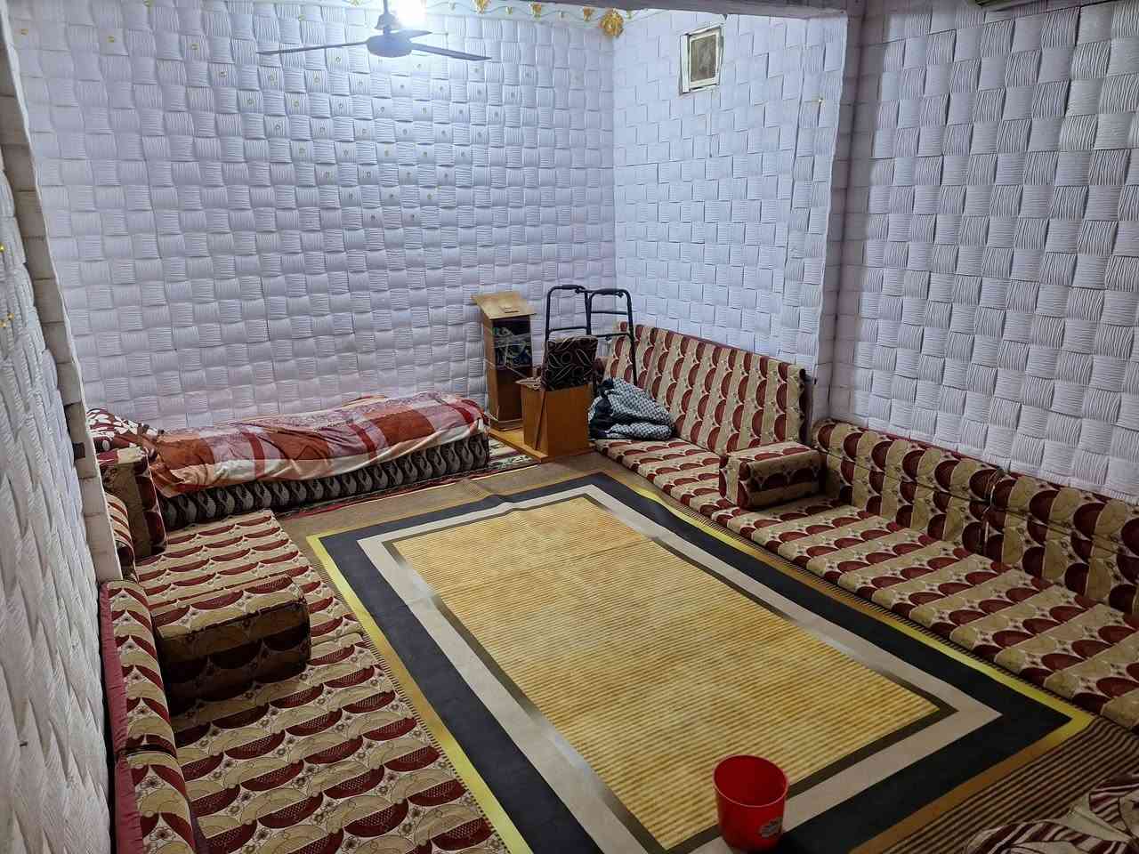 ارض تجاريه طابو صرف

الموقع////
على الشارع التجاري مساحة ١٧٠ متر مربع 

التفاصيل////
مشيد عليها دار سكن بناء قديم ومحل تجاري..
فرصة استثمارية لبناء مجمع او محلات تجارية 

للاستفسار الاتصال على الرقم ***********
