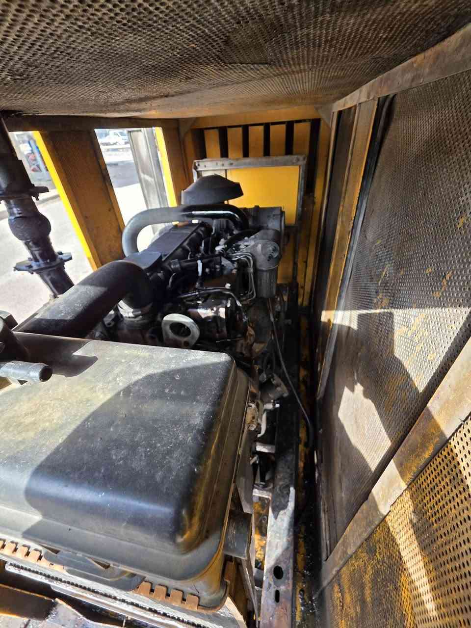 السلام عليكم
مولد بيركز للبيع حجم 80Kv أربعة بستم حديث 105 كاتم 90% 
للتواصل ***********
