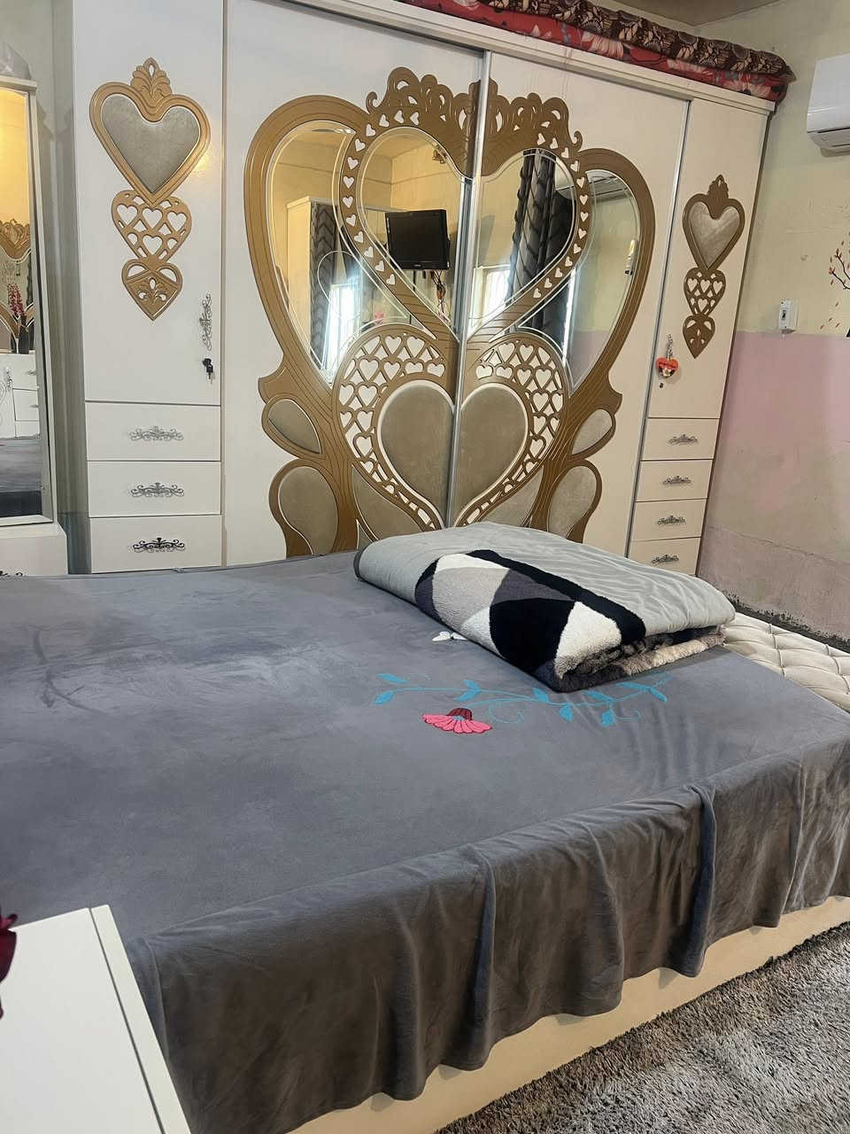 غرفه تركيه للبيع نضيفه كلش وسعرها مناسب للاستفسار ***********او مراسلة الصفحه
