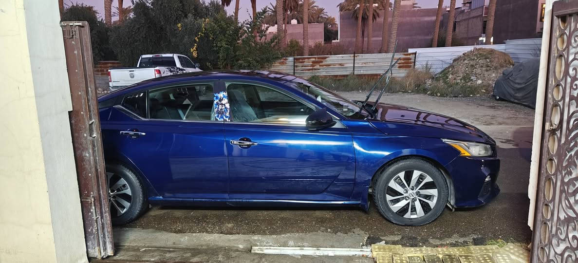 السلام عليكم
للبيع او للمراوس بسياره عاليه بسعرها 

نيسان التما مكينه 2500

موديل 21 وارد امريكي ايرباك برده فقط

سياره مواصفات عاديه بصمة تشغيل بصمة ابواب 

تشغيل عن بعد كشن كهرباء شاشه كامره حساسات امامي خلفي 
نضام التوقف الذاتي امامي. وخلفي زنونات عالي ناصي مال طرق خارجيه 
كامره تصوير امامي خلفي بدقة 4K تدعم الكاربلي المرايه وواي فاي ونضام جيبي اس وتعرف منها اذا السياره واكفه او كاعد تمشي كله يطلع عندك بالتليفون السياره نضيفه وخير من الله اي استفسار *********** السعر 137 وبيها مجال بسيط جدا مكانها بغداد الصليخ سنويه وهزه جديده بيها
