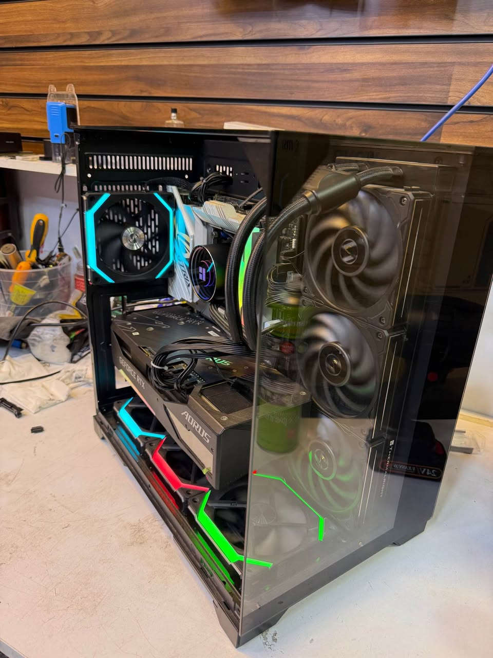 Cpu i7 13700kf
gpu RTX 3070 ti aouros master lcd
mb z790 A asus rog strix white 
Ram 2x16gb 6400hz orico rgb
hard 1tb WD Green 5000hz 
PS 1000W GOLD XIZMATEK Full Mudullar
case full tower 7fan lian li
liqued cooler thermalright 3fan 
*********** أربيل, العراق
