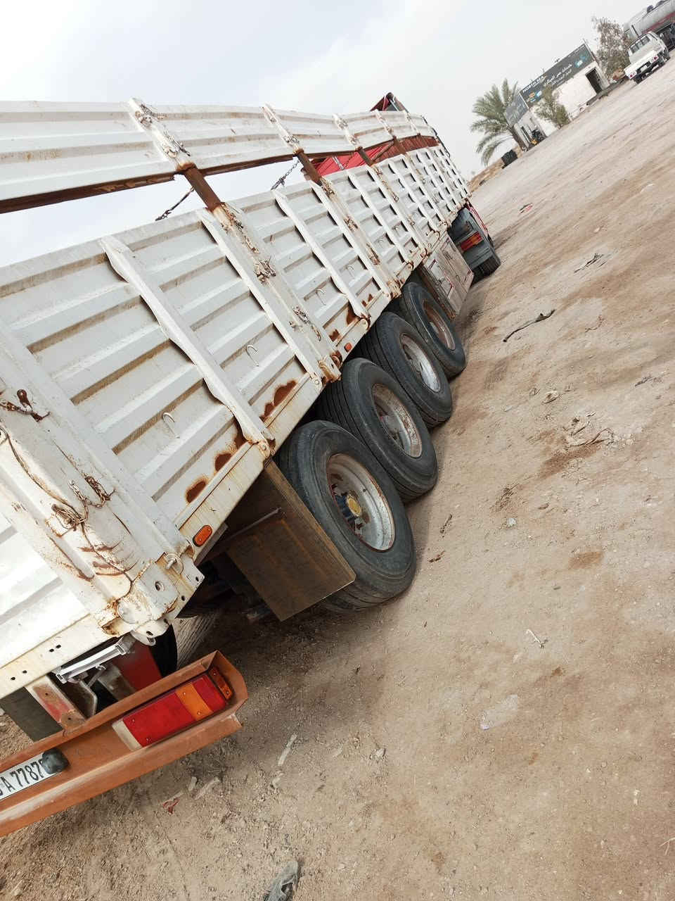 السلام عليكم للبيع عربانه أوربية اربع محاور تايرات نص عمرهن اجناب تركي السعر65 وبيهه مجال العنوان الرمادي اتصال ***********
