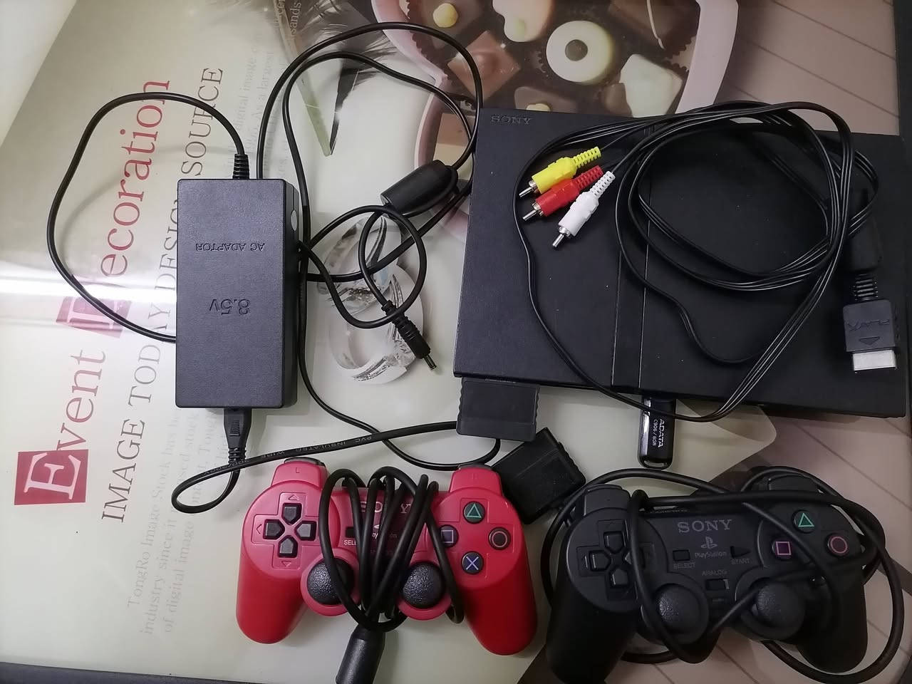 بلي 2 سلم للبيع
جويستك عدد2
فيش جدد
محولة جديدة ونضيفة و كدام العين
ميموري كارد بي ال العاب المعروضة بالصورة
الجهاز نضيف تجي وتشوف واذا تشتري انطيك مدى يومين تشوف و تفحص بيها الجهاز
مكان الجهاز موصل الجانب الايسر قرب سايدين النخيل 
السعر 65 وبي مجال للطيبين
للتواصل على الرقم ***********
