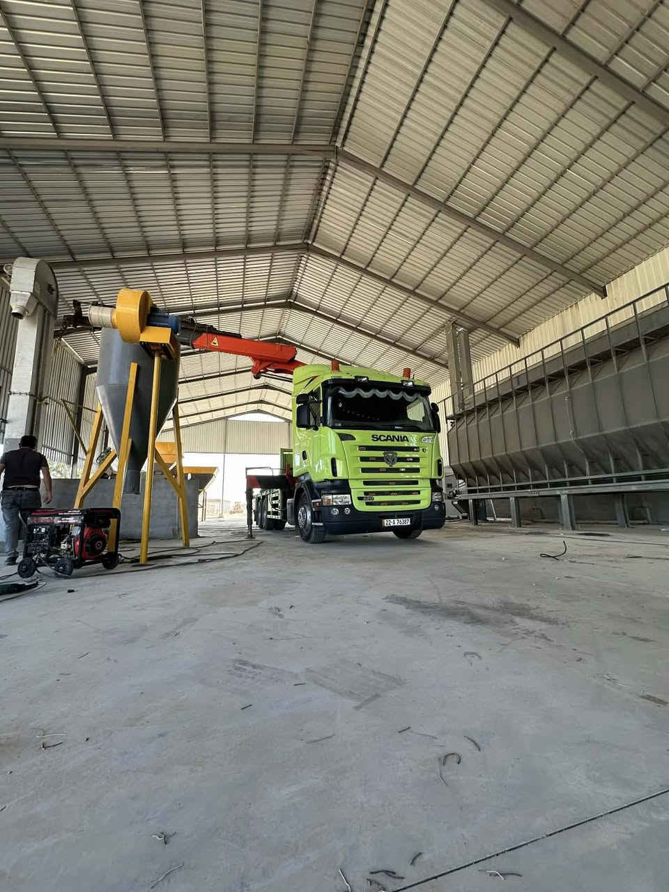 كرين إسكانيا (2005) كرين (12) طن ست سلايدات (4) هادروليك (2)يدوي طول بودي(6) ونص سعر575$بيه مجال بسمي رقم ***********
