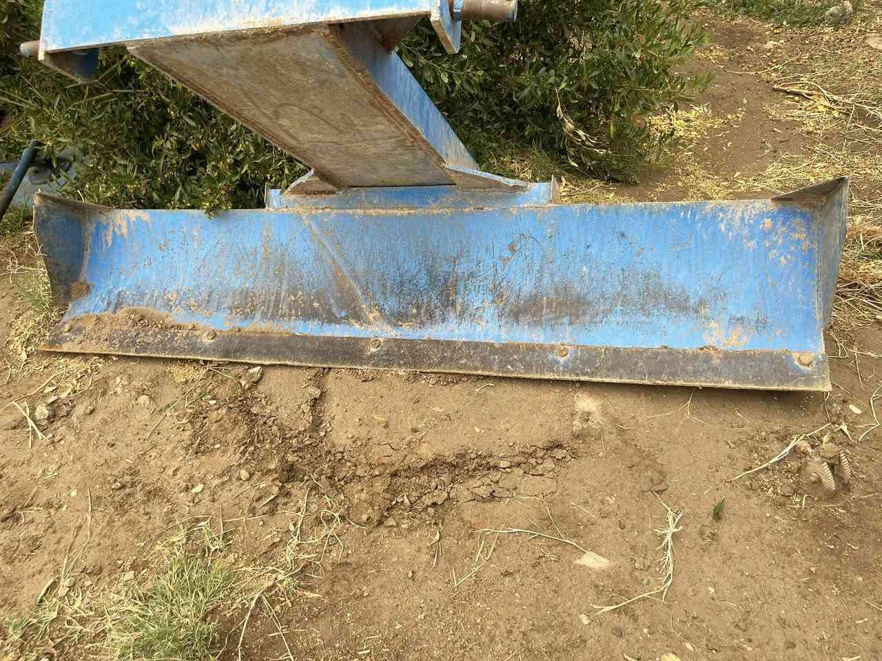 سلام عليكم
للبيع

خرماشة حدادية 
قليل مشتغله 
سعر600

معدلان حدادي
قليل مشتغل 
نظيف 
سعر 450

***********

اللطيفية كيلو 14
