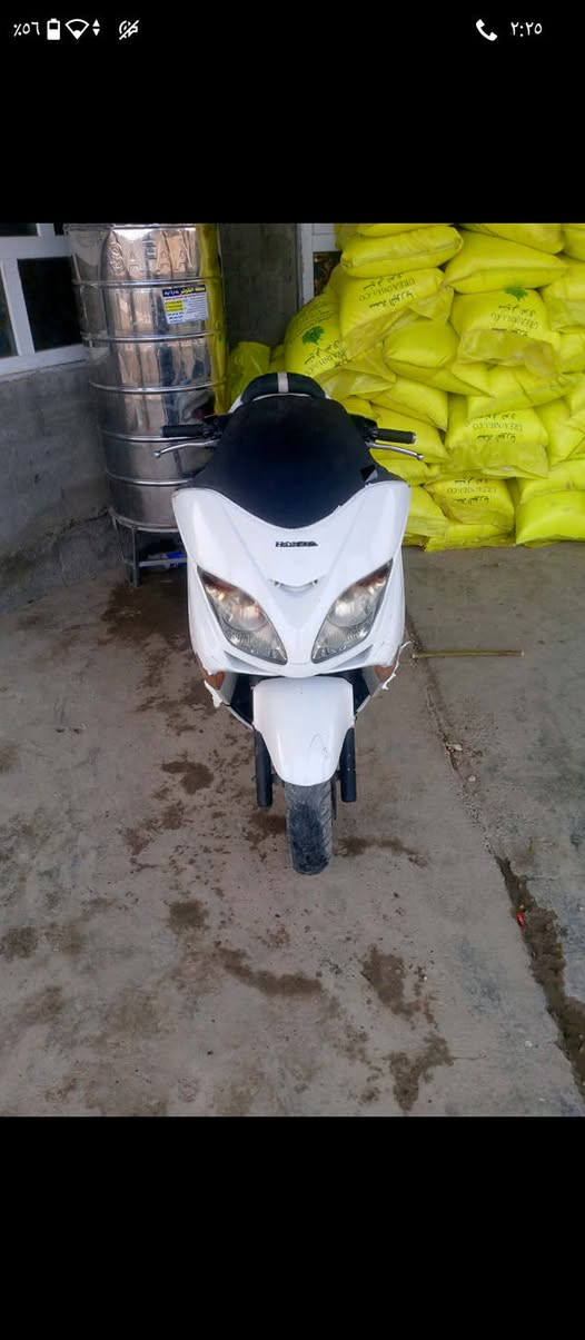 للبيع فورزه 2004 مكفول عام ماشي 11الف مكان ديالى سعر اتصل ***********
