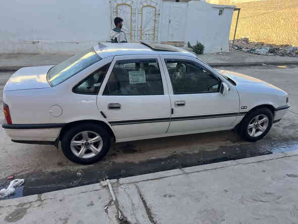 أوبل فكترا موديل 1991.  حجم. 20. جاهزه حداديه دواير ودوسات والأسفل. 
طخم جديد +باتري جديد. دوشمه جديده ويل كب مسطره جديد. سياره مصروف عليها. سعر 48$. للتواصل ***********. مكان ناحية ربيعه.
