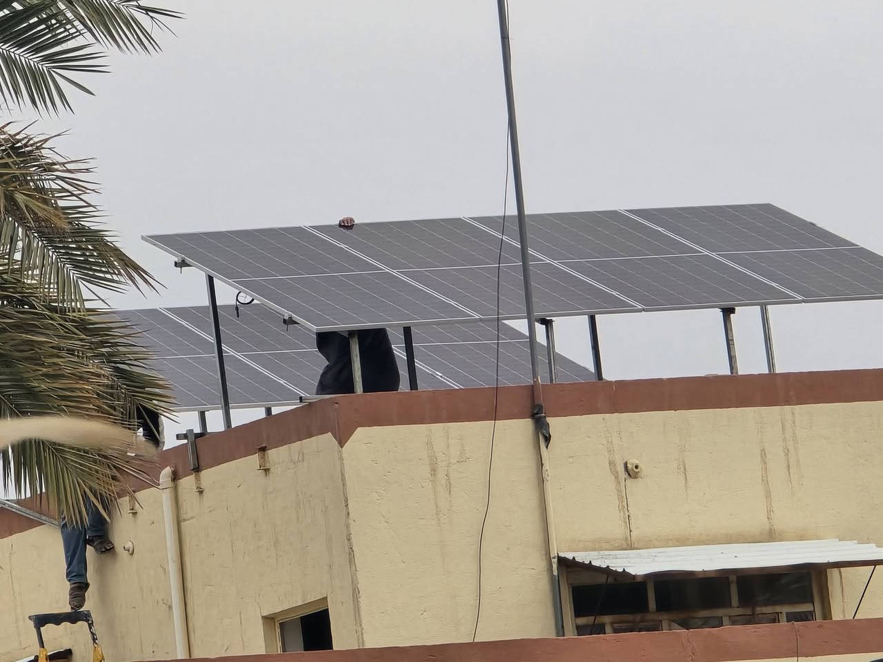 مستمرون بتنصيب منظومات الطاقة الشمسية بافضل الماركات وانسب الاسعار 
تم تنصيب منظومة الى الاخ حيدر مطشر بقدرة
30 كيلو واط نهارا & 30 كيلو واط ليلا
مكونات المنظومة 
انفيرتر نوع " كوس بور " بقدرة 12 كيلو واط
بطارية نوع " كوس بور " بقدرة 16 كيلو واط عدد 2
الواح نوع " لونجي " بقدرة 615 واط عدد 15 لوح 
اسلاك وقواطع وجوزات حماية ذات جوده عالية
لحجز منظومتك تواصل
***********
***********
