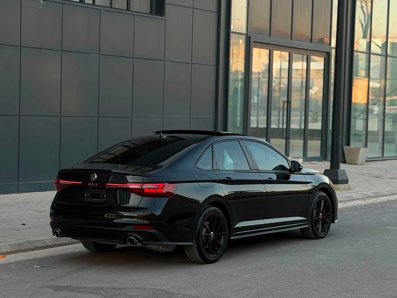 Jetta GLi autobahn
مۆدیل 2025 
6 هه زار ڕۆشتوە 
بێ بۆیاخ بێ ایرباگ 
ژمارە کاتیە
لە سلێمانیە
***********
