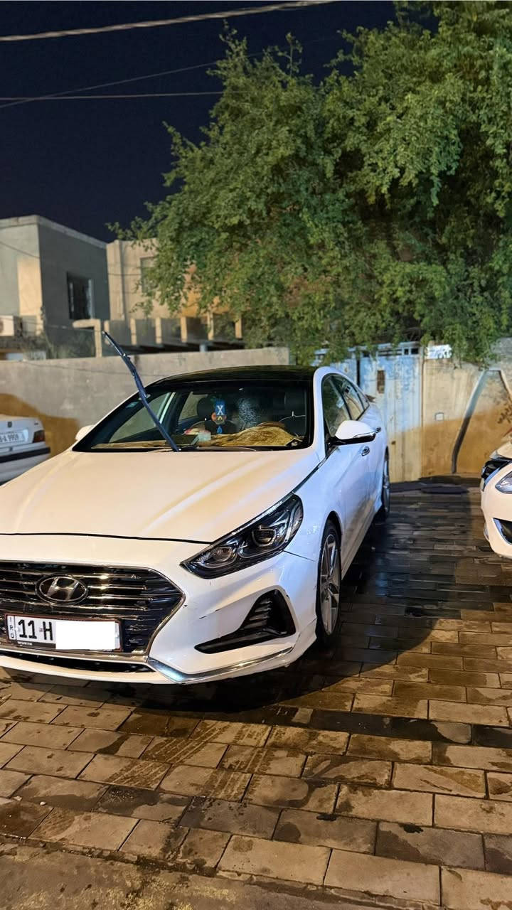 السلام عليكم ورحمة الله 
سوناتا 2018 وارد خليجي. محرك 2000
السياره لمتد اعلى موصفات بصمه بنورما  حساسات  كامره دواره كشخن خزن عدسة متحركه  رادار جانبي  وبعد اهواي موصفات اعلى شي والسياره عليها منظومة غاز  رقم بغداد الجديد  باسمي بيها ضرر جاملغ ايمن ومبدل نفس اللون وبارد بل الباب كد شبر  ***********
