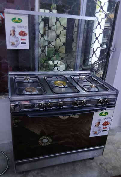 طباخ كريازي مصري للبيع شرط نضافةة الشغل السعر ٢٣٠الرقم الهاتف ***********
