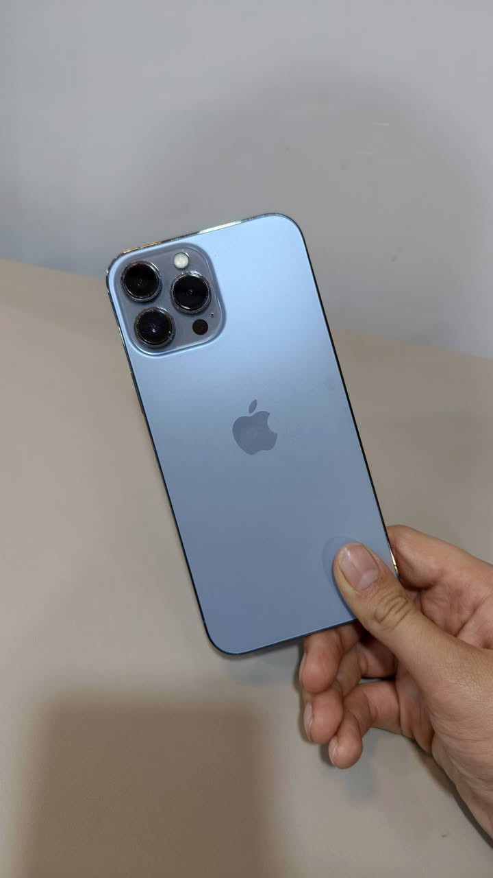 ايفون 13 pro max
نموذج MLL 
ذاكرة 128 
بطارية 89 حقيقة 
واتر بروف مكفول 
السعر 650 بي مجال بسيط 
بدون ملحقات 
للأستفسار (***********)
