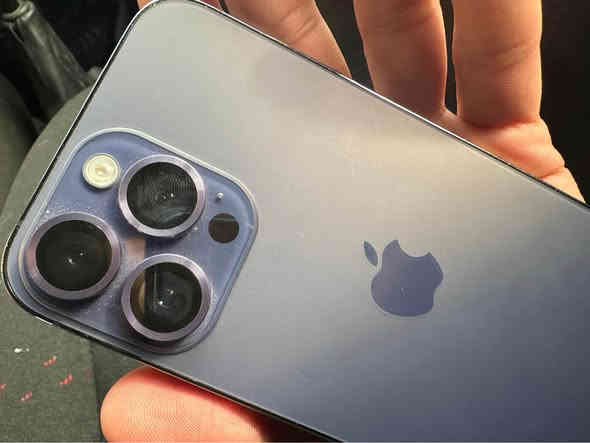 السلام عليكم 
للبيع ايفون 14برو ماكس
ذاكره 256 
دبل سيمكارت ZA
بطاريه 86 بلادي شرط 
الجهاز فول نضافه ومابي اي عيب كلشي شرط
فقط مبدل شاشه GX فول مرتبه وحلوه ومابي اي عيب فيس ايدي كامل كلشي شغال
وبشرط شخط مابي ونضيف ومرتب 
السعر 650 وبي مجال قليل 
موجود خاص وهذ رقمي *********** كركوك
