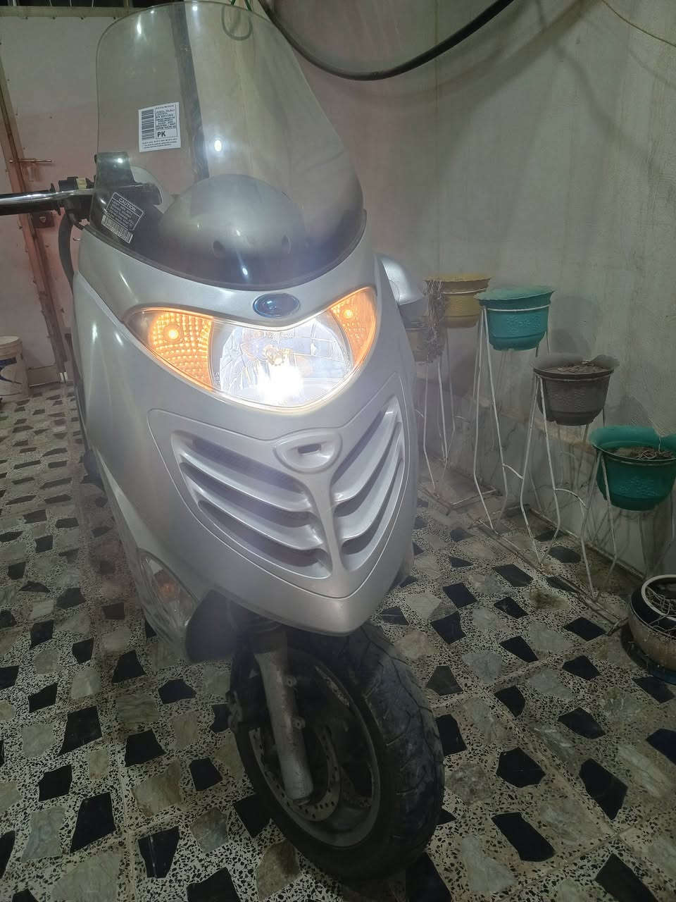 دراجه كايمكو KD ياباني للبيع مكفول محرك ربع 250
عالي المرغوب امسجل و جاهز مري كهرباء عداد الكتروني بعده جديد . ملاحضه الجاملخ بعدني ماشاده موجود . 
السعر اتصل و تدلل
***********
***********.  واتساب
مكاني الرمادي
