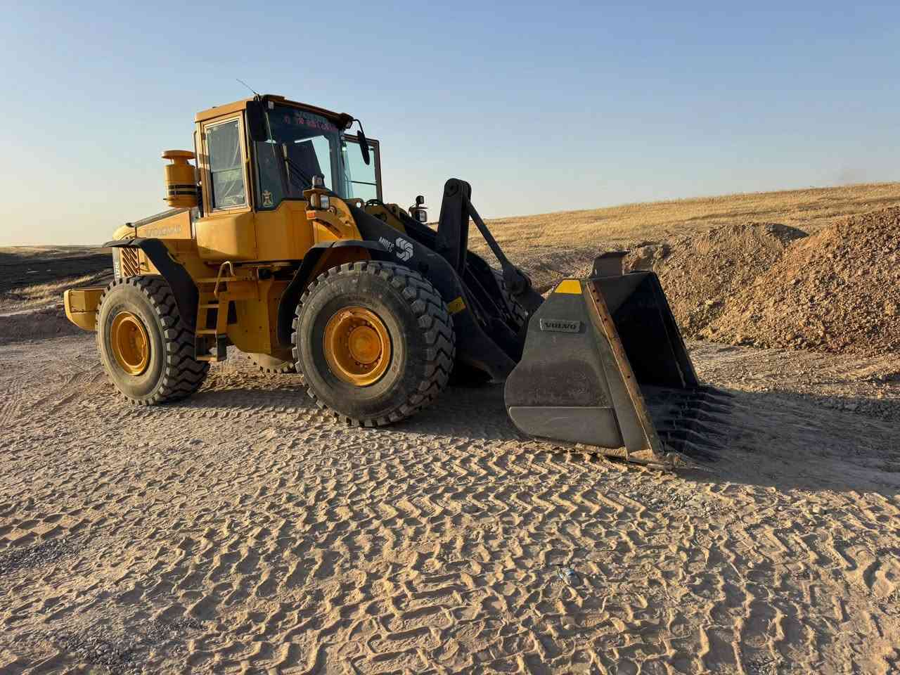 للبيع للبيع شفل فالفو ١٢٠ موديل ٢٠٠٥. منفيس بصره. بعدني ما مسجله.  
العنوان صلاح الدين العلم 
ملاحضه الشفل جديد مشتغل قليل يعني
ومامفتوح بيه برغي. ***********

