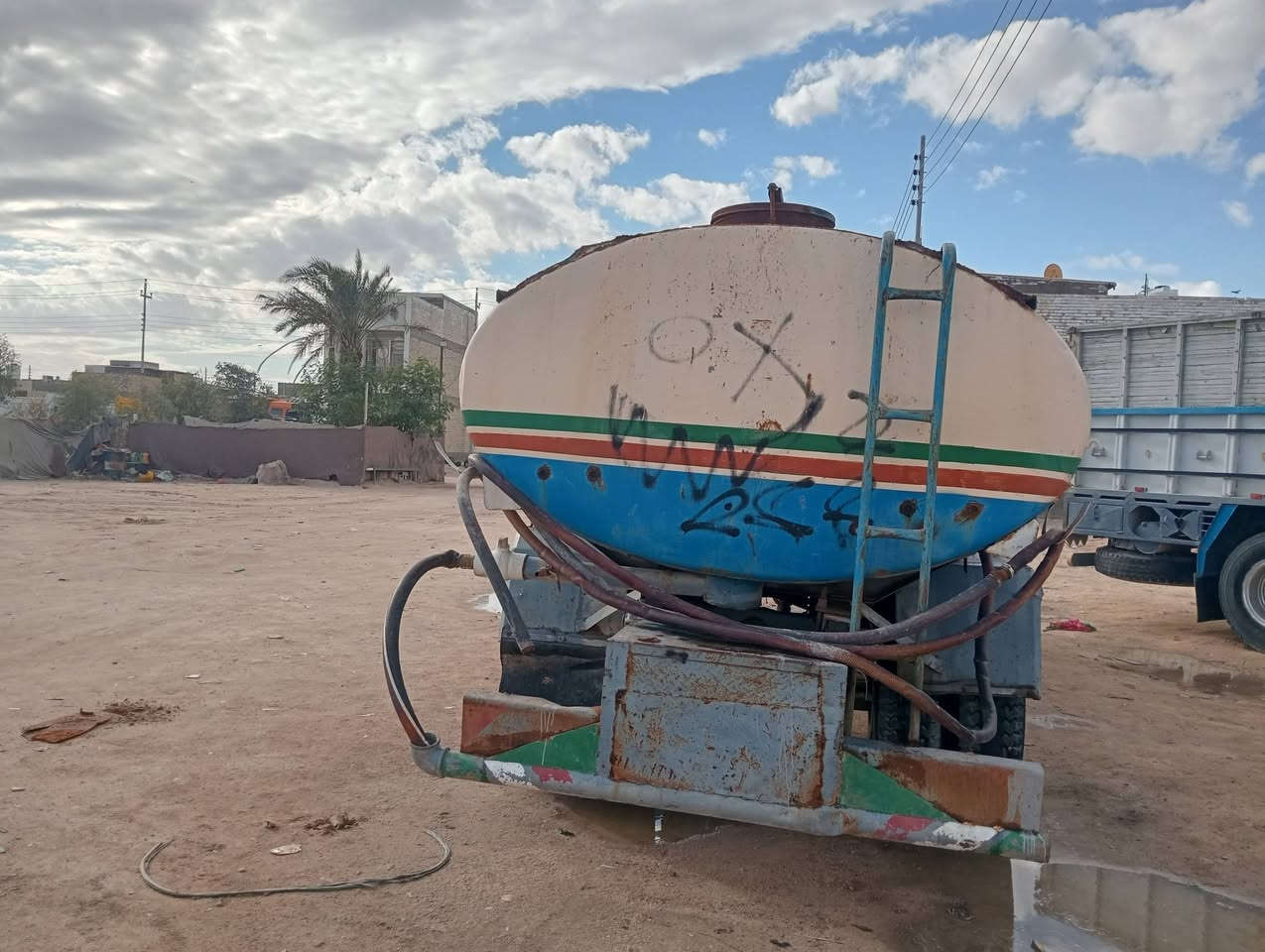 سلام عليكم 
تانكي لبيع مال سكانيا 111 ع شرط طول 6 اله ربع مكاني بالنجف نضيف لا ثقب ولا يخر الستفسار ***********
سعر 3مليون وبيه مجال
