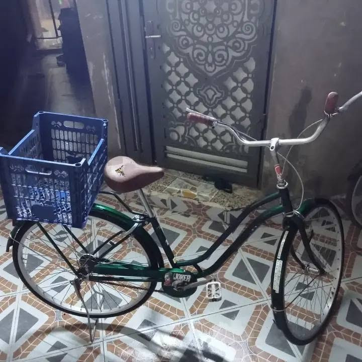 السلام عليكم عندي باسكلات للبيع او نظيفات او مستعجل على البيعة السعر خاص ***********
