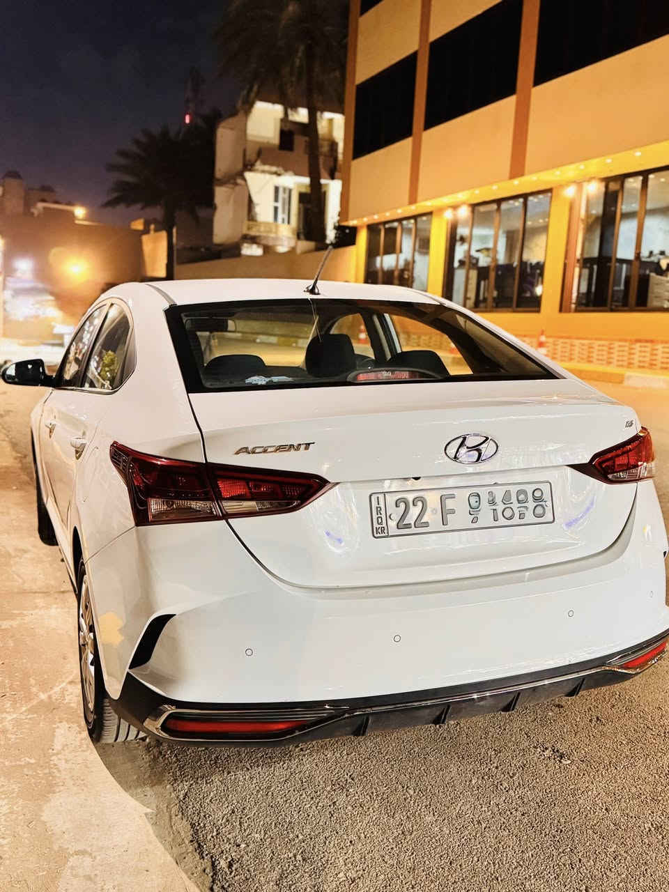 هيونداي اكسنت 2022 فئة SE وارد خليجي 
السيارة نظيفة كلش و ماشية قليل و حلوة 
فقط بيها رصعات خفيفة بالتكمة و الباب مال سايق 
السعر : 140
 رقم الهاتف : ***********
العنوان : بغداد / الكاظمية
