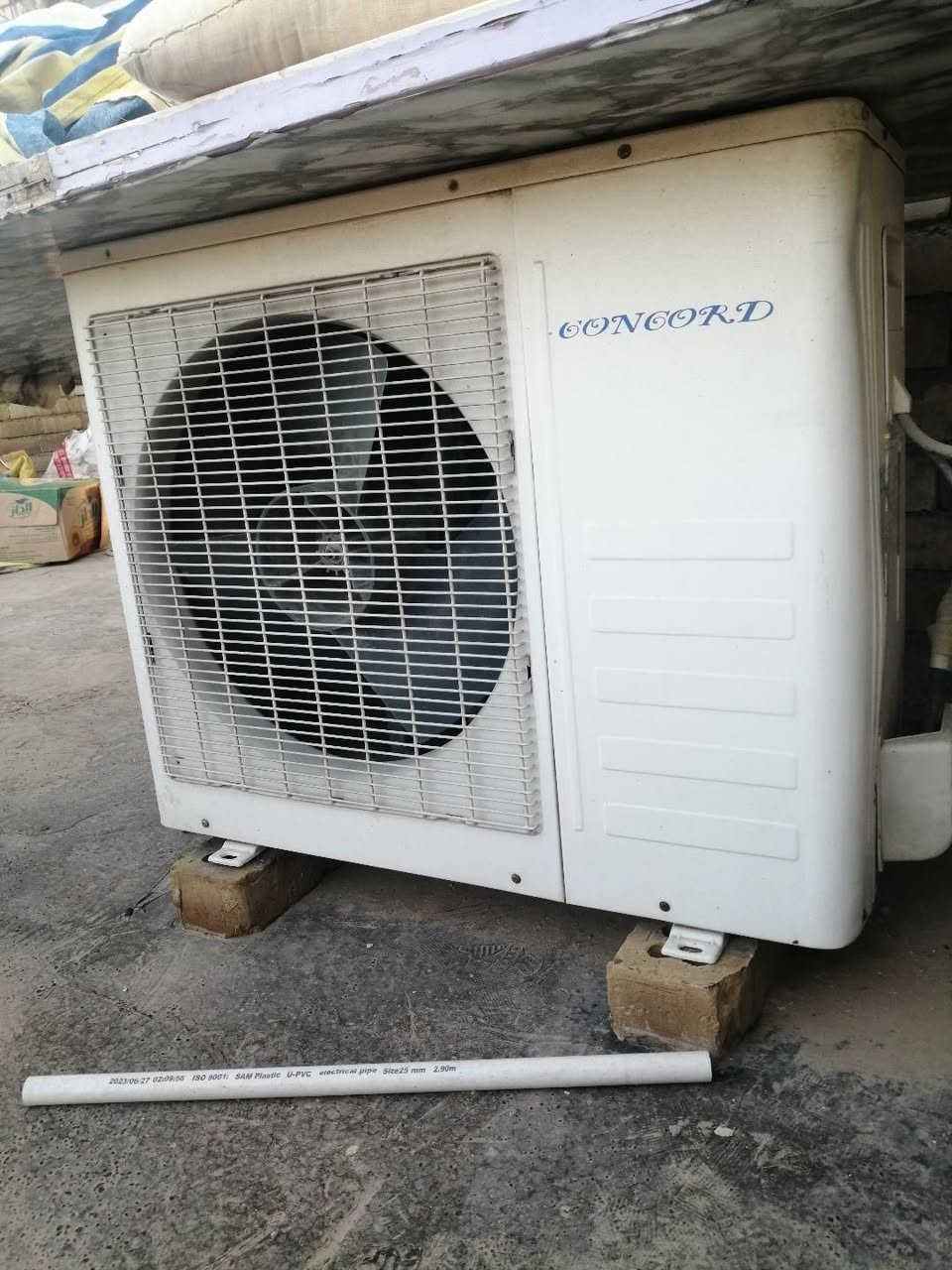 سلام عليكم سبّلت للبيع 2 طن نضيف وشغال تبريده ثلج رايده ب350 وميز بلازمه كزاز نضيف ب30 وكاونتر وملحق ب125 وزاويه خشب ب50 العنوان بغداد الشعب نهايت فورتات رقم ***********
