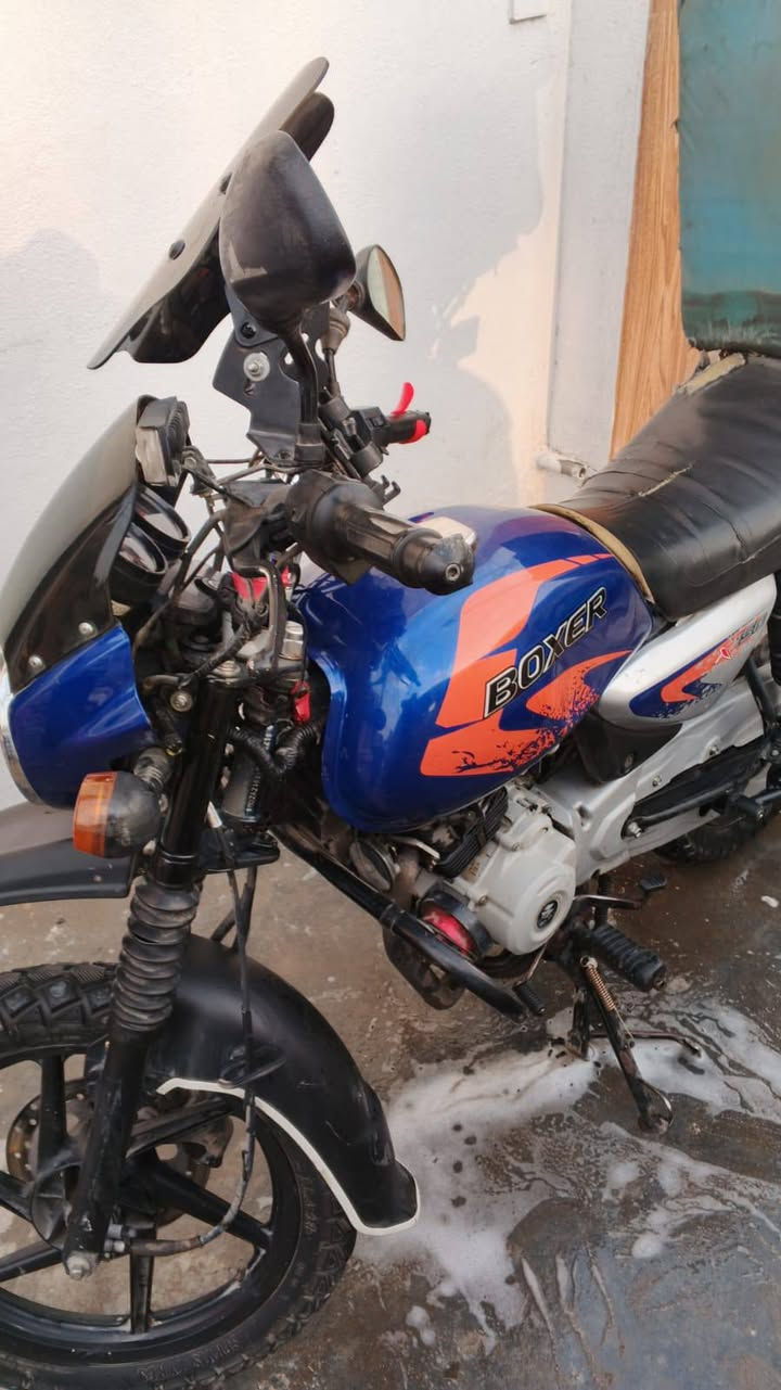 للبيع
دراجه بوكسر مرقم رقم انكليزي تحويل ثاني يوم 
موديل٢٣
مكاني حي الجهاد
السعر2 مليون قفل بدون مجال
***********
